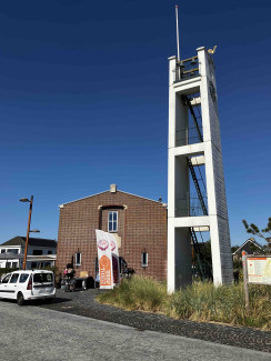 Reformierte Kirche Petten - heute Surf Saint Sportbekleidung